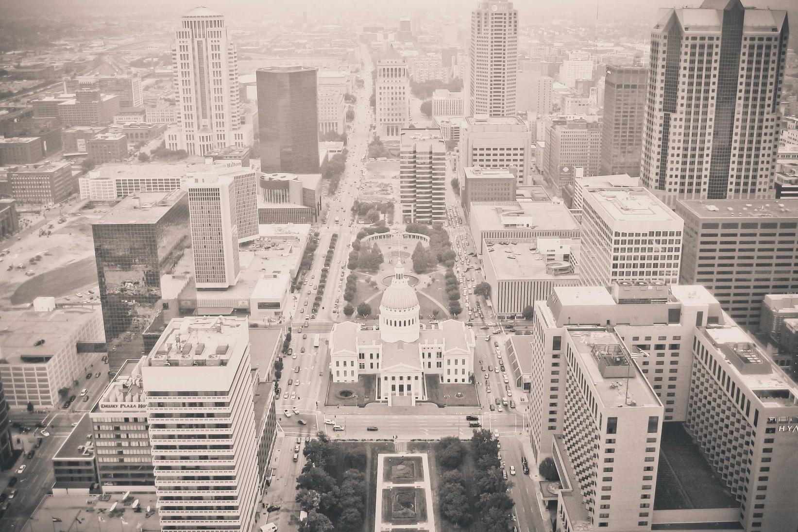 映月城与电子姬：安徽隔音窗购买平台