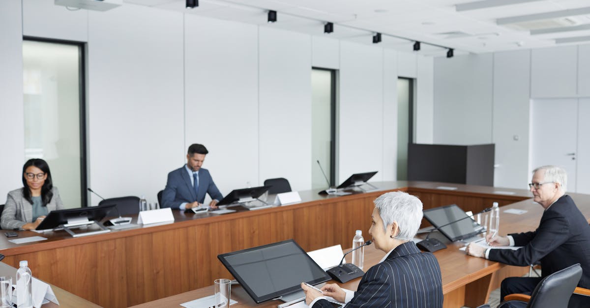 游戏技术支持制造商如何监控市场趋势?